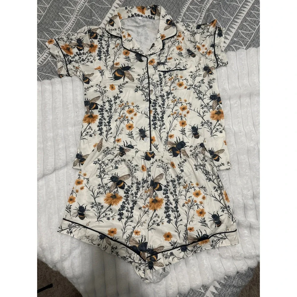 Bumblebee Floral Pajama Set Womens Large Short Sleeve Button Down Shorts Cream